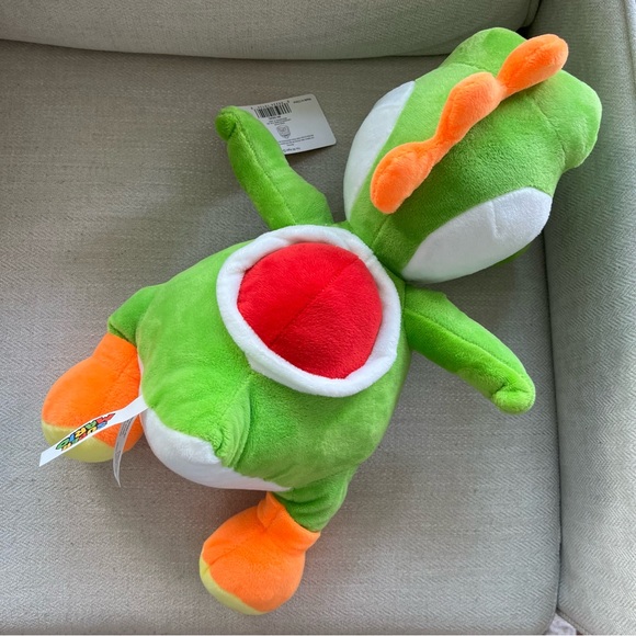 Yoshi Super Mario 17” Plushie BNWT - Picture 2 of 5